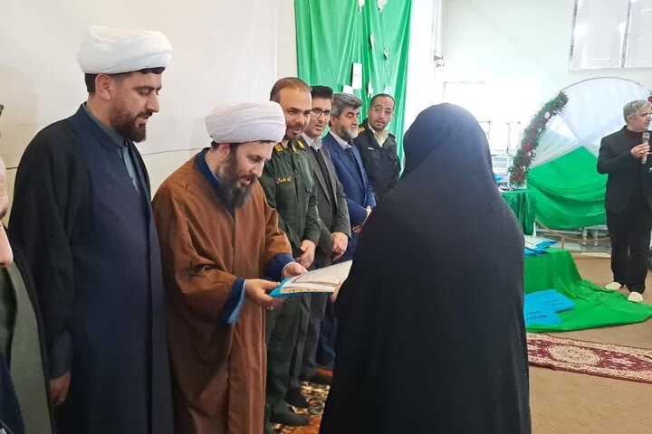 تصاویر/ حضور امام جمعه شهرستان خوی در دبیرستان ام البنین (س) شهر زرآباد