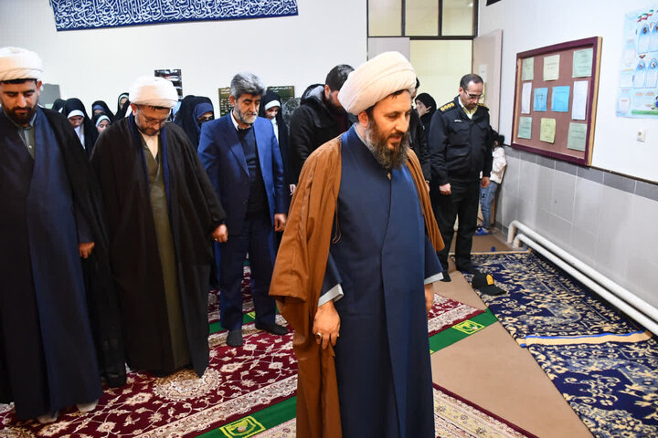 تصاویر/ حضور امام جمعه شهرستان خوی در دبیرستان ام البنین (س) شهر زرآباد