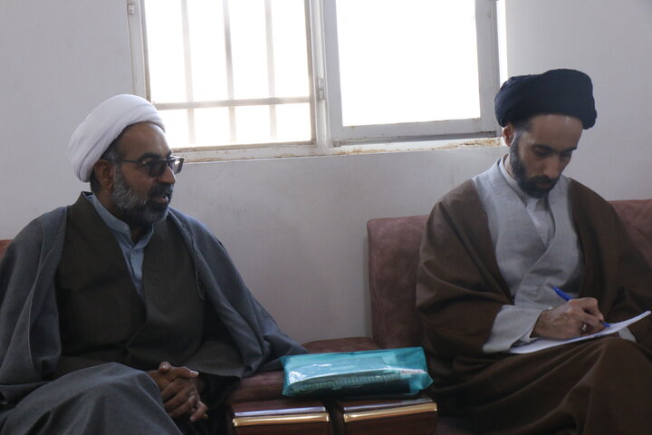 دیدار معاون تبلیغ حوزه علمیه استان کرمان با مبلغ طرح هجرت در شهرستان نرماشیر