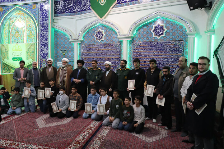 تصاویر| محفل قرآنی بسیجیان؛ چلچراغ آیه ها در زنجان