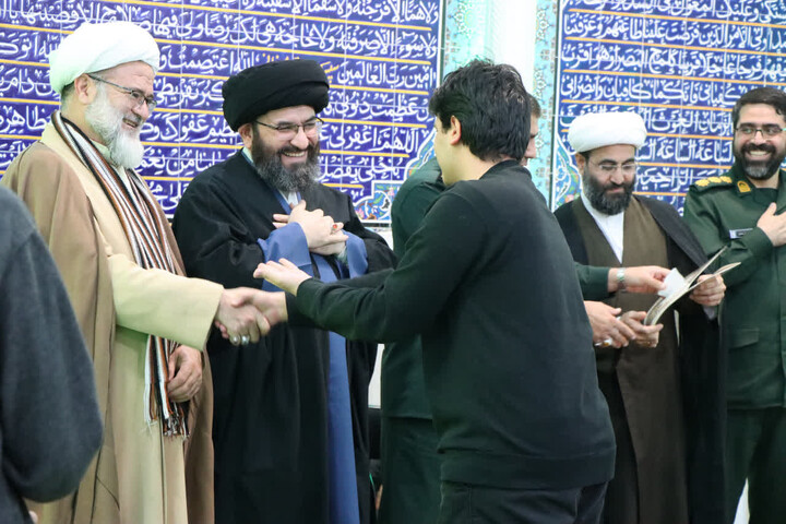 تصاویر| محفل قرآنی بسیجیان؛ چلچراغ آیه ها در زنجان