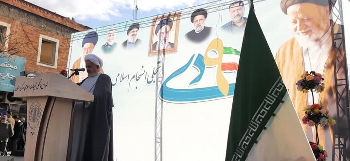 تصاویر/ اجتماع بزرگ مردم سمنان بمناسبت یوم الله نهم دی، روز بصیرت و میثاق امت با ولایت در معراج شهدا