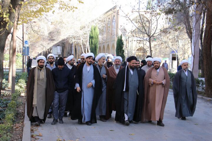 تصاویر / تجمع و راهپیمایی طلاب و روحانیون حوزه علمیه اصفهان  در یوم الله نهم دی 1404