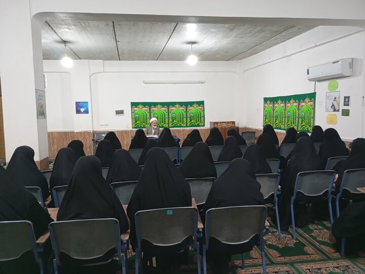 تصاویر / نشست طلاب مدرسه علمیه الزهرا(س) رمشک