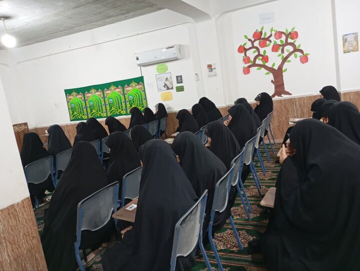 تصاویر / نشست طلاب مدرسه علمیه الزهرا(س) رمشک