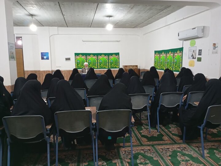 تصاویر / نشست طلاب مدرسه علمیه الزهرا(س) رمشک