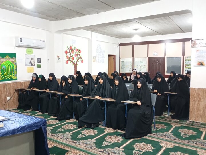 تصاویر / نشست طلاب مدرسه علمیه الزهرا(س) رمشک