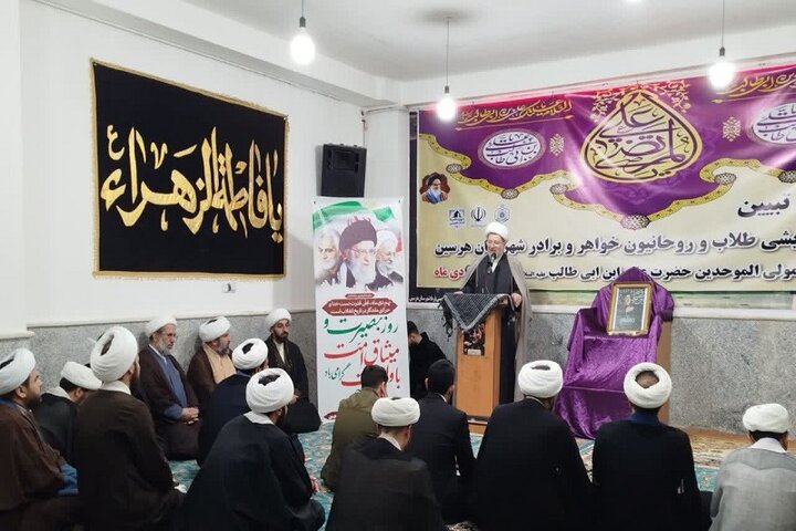 تصاویر/ نشست هم ‌اندیشی طلاب و روحانیون هرسین