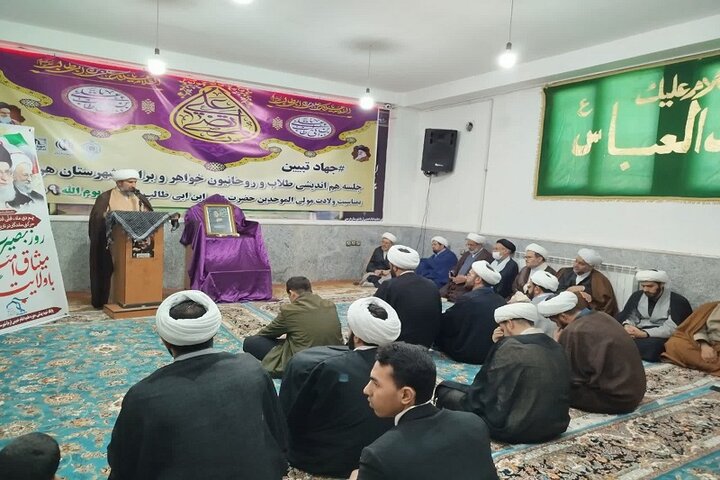 تصاویر/ نشست هم ‌اندیشی طلاب و روحانیون هرسین