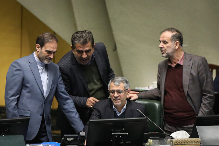 تصاویر/ نشست علنی ۹ دی ماه مجلس شورای اسلامی