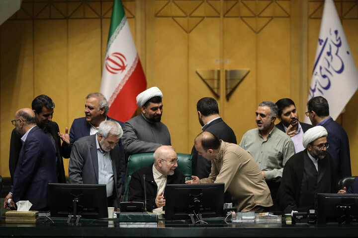 تصاویر/ نشست علنی ۹ دی ماه مجلس شورای اسلامی