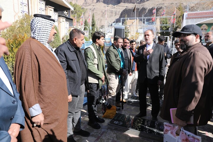 تصاویر/ حضور حاجی بابایی بر سر مزار شهید حاج قاسم سلیمانی