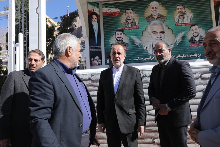 تصاویر/ حضور حاجی بابایی بر سر مزار شهید حاج قاسم سلیمانی