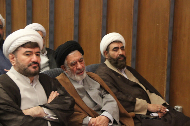 تصاویر / همایش دهه بصیرت ومیثاق امت با ولایت در حوزه علمیه قزوین برگزار شد