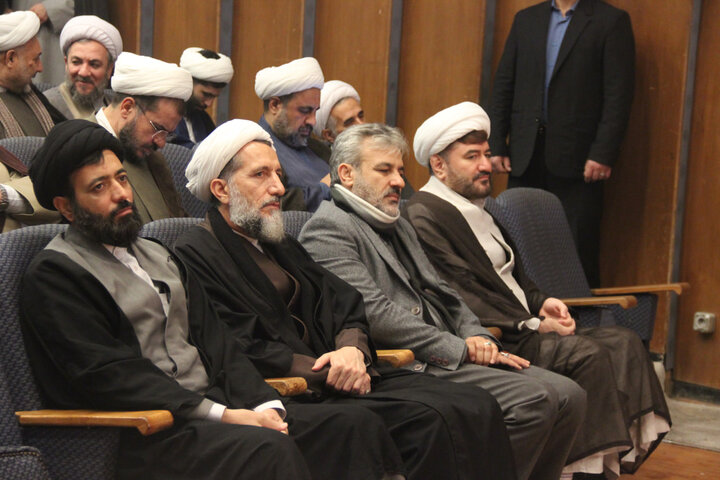 تصاویر / همایش دهه بصیرت ومیثاق امت با ولایت در حوزه علمیه قزوین برگزار شد