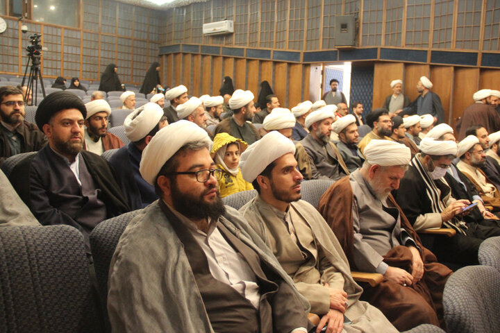 تصاویر / همایش دهه بصیرت ومیثاق امت با ولایت در حوزه علمیه قزوین برگزار شد