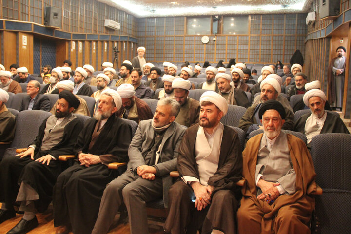 تصاویر / همایش دهه بصیرت ومیثاق امت با ولایت در حوزه علمیه قزوین برگزار شد