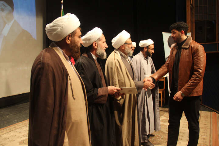 تصاویر / تجلیل از نفرات برتر جشنواره ورزشی طلاب حوزه علمیه قزوین