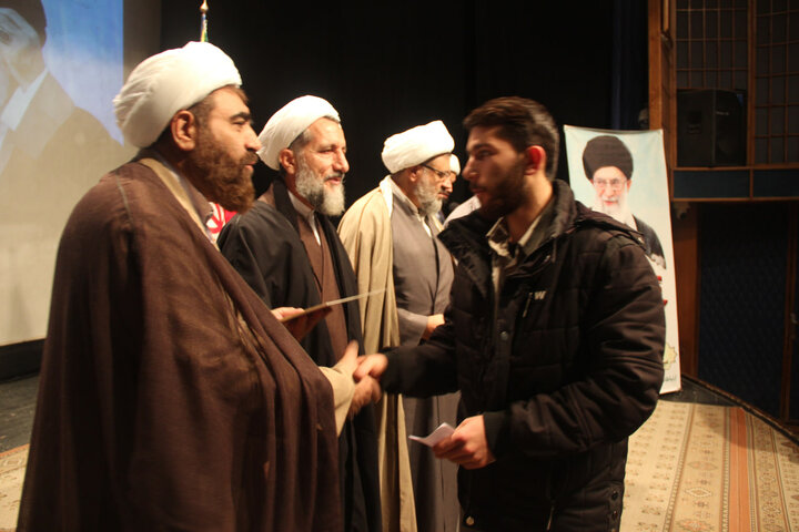 تصاویر / تجلیل از نفرات برتر جشنواره ورزشی طلاب حوزه علمیه قزوین