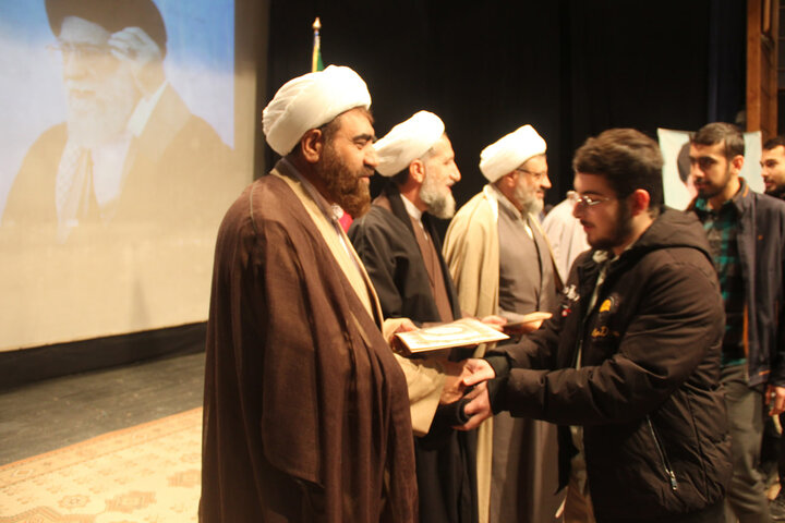 تصاویر / تجلیل از نفرات برتر جشنواره ورزشی طلاب حوزه علمیه قزوین