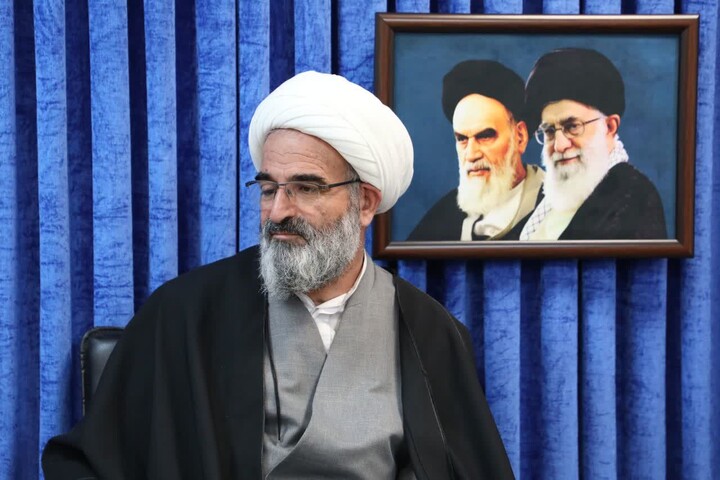 تصاویر/ حجت‌الاسلام والمسلمین مطیعی در دیدار اعضای کانون و بسیج مداحان شهرستان سمنان