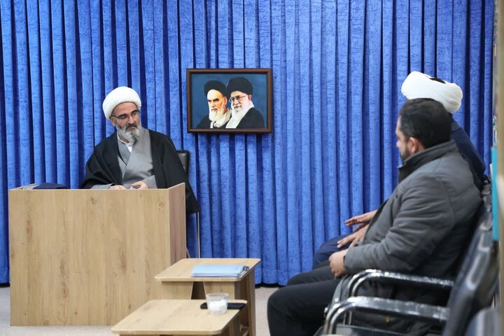 تصاویر/ حجت‌الاسلام والمسلمین مطیعی در دیدار اعضای کانون و بسیج مداحان شهرستان سمنان