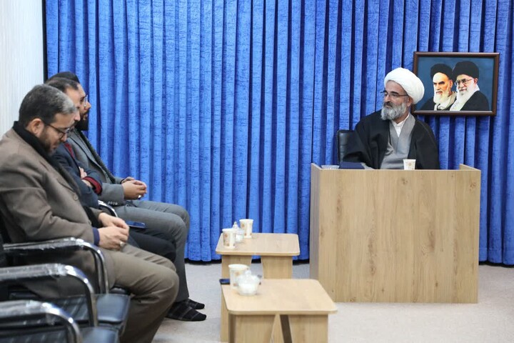 تصاویر/ حجت‌الاسلام والمسلمین مطیعی در دیدار اعضای کانون و بسیج مداحان شهرستان سمنان