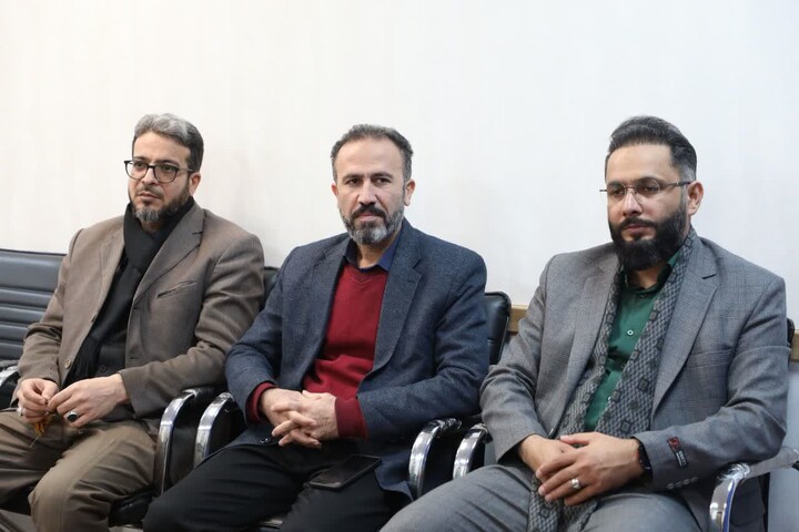 تصاویر/ حجت‌الاسلام والمسلمین مطیعی در دیدار اعضای کانون و بسیج مداحان شهرستان سمنان