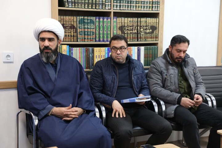 تصاویر/ حجت‌الاسلام والمسلمین مطیعی در دیدار اعضای کانون و بسیج مداحان شهرستان سمنان