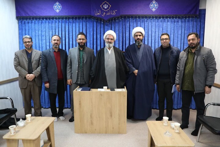 تصاویر/ حجت‌الاسلام والمسلمین مطیعی در دیدار اعضای کانون و بسیج مداحان شهرستان سمنان