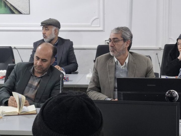 تصاویر/هم اندیشی قرانی مدیران موسسات قرانی با حضور معاون قرآن و عترت وزارات فرهنگ وارشاداسلامی و نماینده ولی فقیه در کاشان