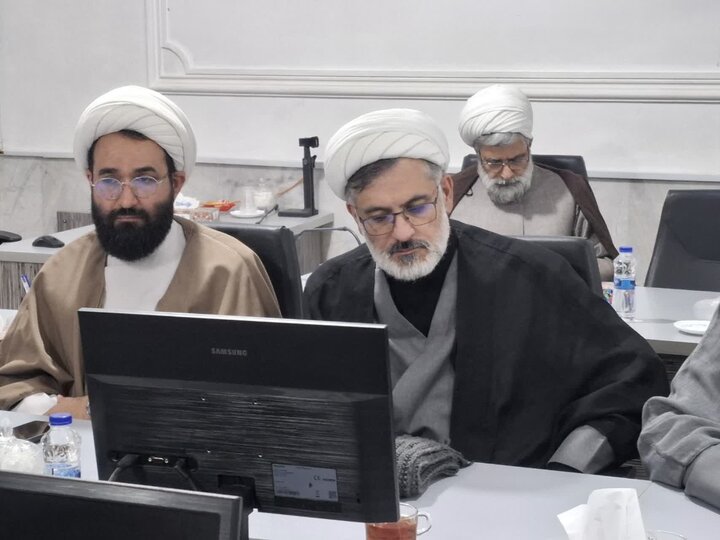 تصاویر/هم اندیشی قرانی مدیران موسسات قرانی با حضور معاون قرآن و عترت وزارات فرهنگ وارشاداسلامی و نماینده ولی فقیه در کاشان