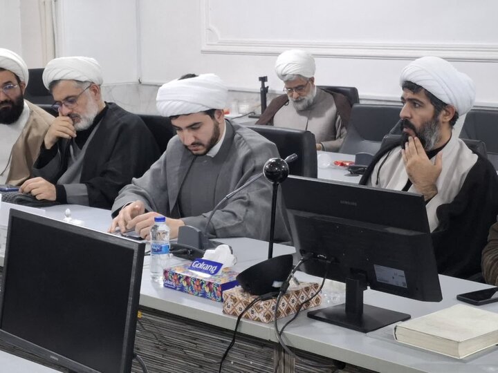 تصاویر/هم اندیشی قرانی مدیران موسسات قرانی با حضور معاون قرآن و عترت وزارات فرهنگ وارشاداسلامی و نماینده ولی فقیه در کاشان