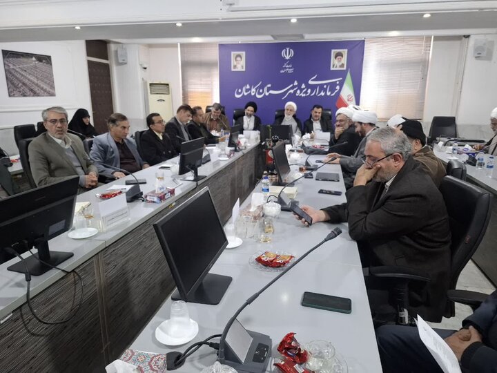 تصاویر/هم اندیشی قرانی مدیران موسسات قرانی با حضور معاون قرآن و عترت وزارات فرهنگ وارشاداسلامی و نماینده ولی فقیه در کاشان