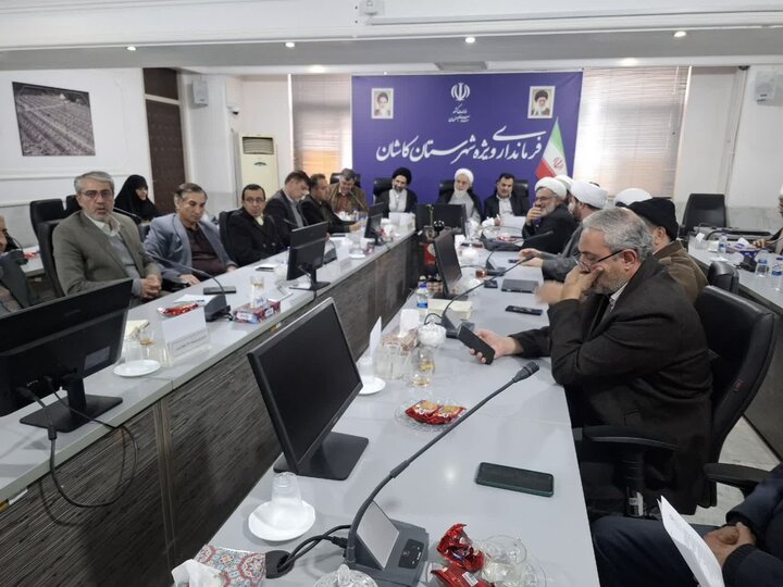 تصاویر/هم اندیشی قرانی مدیران موسسات قرانی با حضور معاون قرآن و عترت وزارات فرهنگ وارشاداسلامی و نماینده ولی فقیه در کاشان