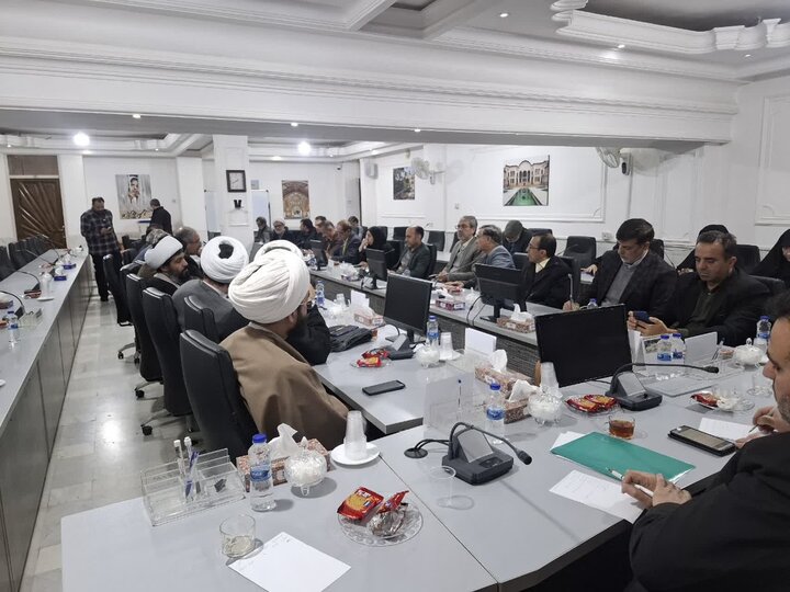 تصاویر/هم اندیشی قرانی مدیران موسسات قرانی با حضور معاون قرآن و عترت وزارات فرهنگ وارشاداسلامی و نماینده ولی فقیه در کاشان