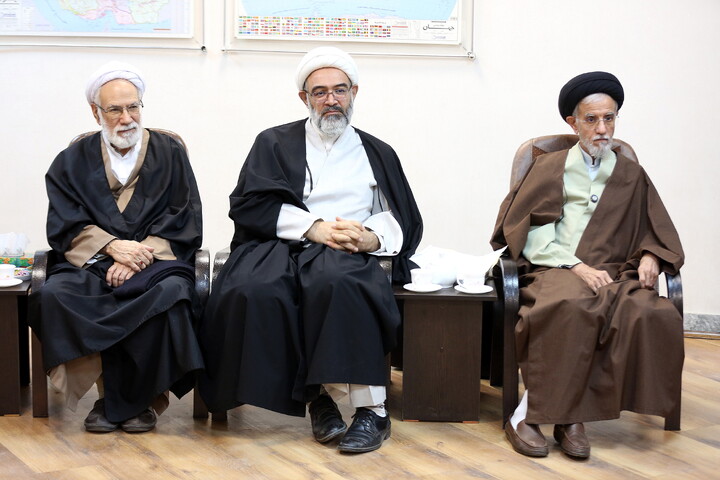 تصاویر/ دیدار اعضای ستاد مرکزی اعتکاف با آیت الله اعرافی