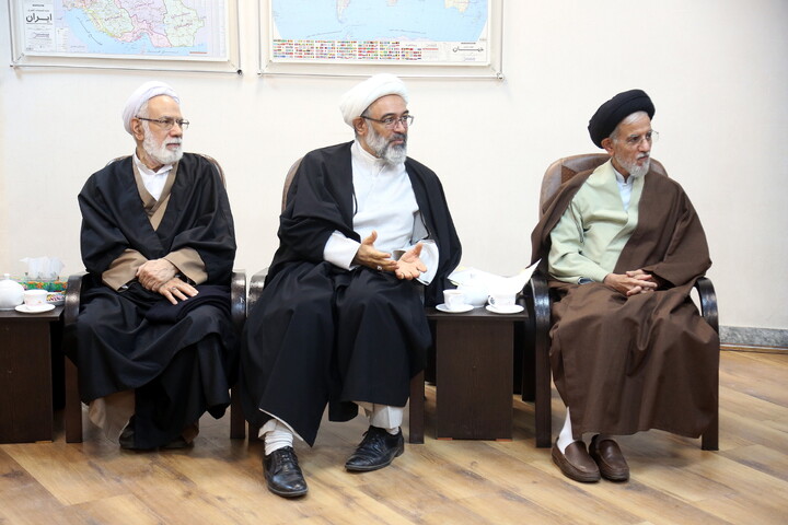 تصاویر/ دیدار اعضای ستاد مرکزی اعتکاف با آیت الله اعرافی