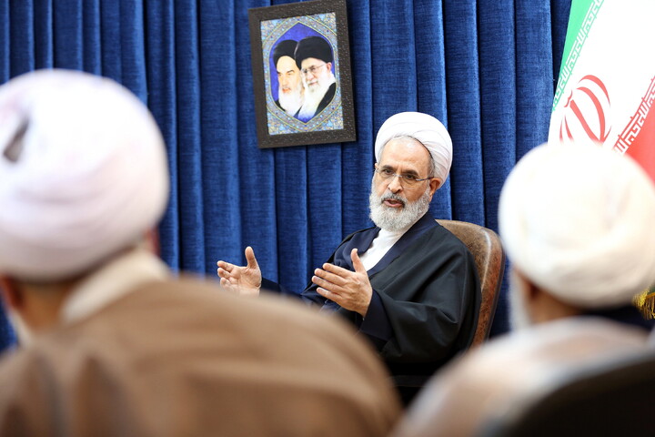 تصاویر/ دیدار اعضای ستاد مرکزی اعتکاف با آیت الله اعرافی