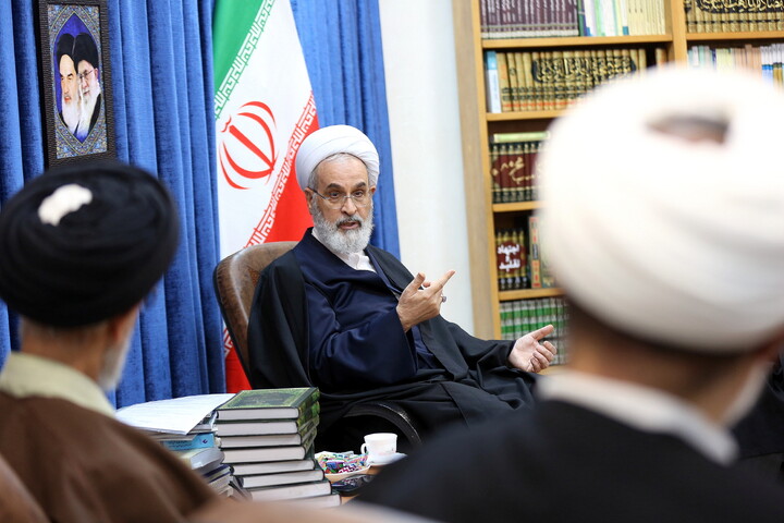 تصاویر/ دیدار اعضای ستاد مرکزی اعتکاف با آیت الله اعرافی