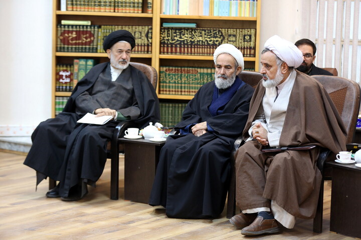 تصاویر/ دیدار اعضای ستاد مرکزی اعتکاف با آیت الله اعرافی