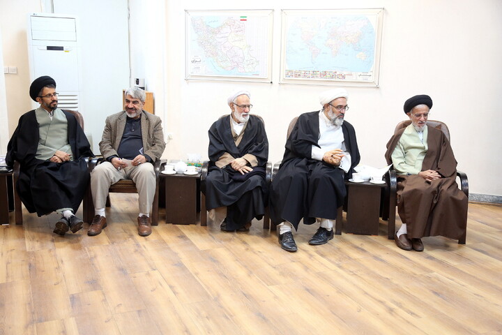 تصاویر/ دیدار اعضای ستاد مرکزی اعتکاف با آیت الله اعرافی