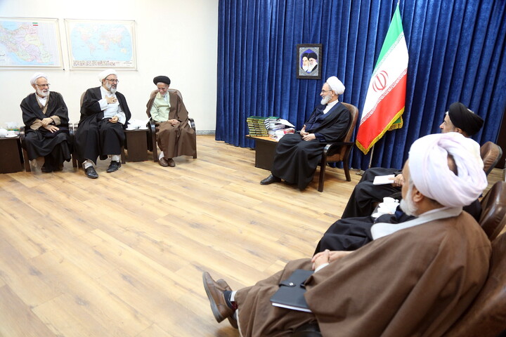 تصاویر/ دیدار اعضای ستاد مرکزی اعتکاف با آیت الله اعرافی