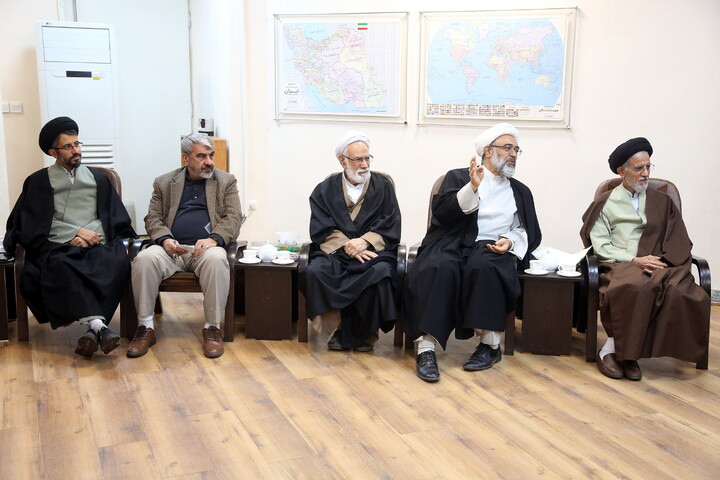 تصاویر/ دیدار اعضای ستاد مرکزی اعتکاف با آیت الله اعرافی