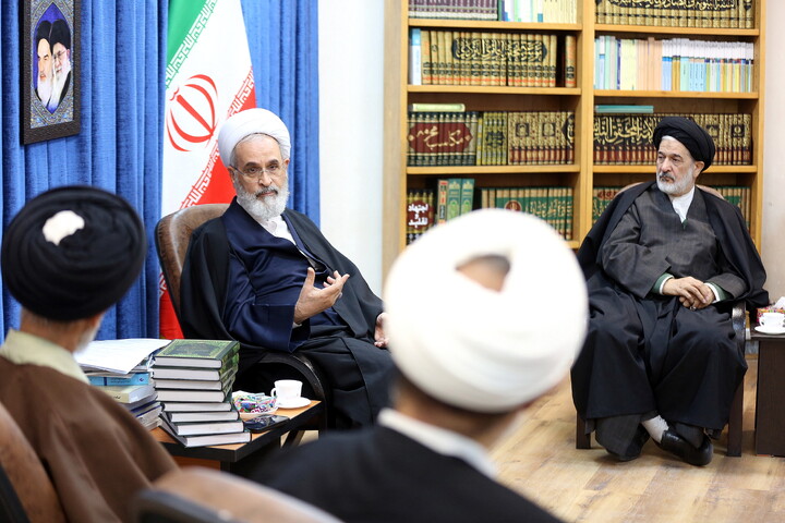 تصاویر/ دیدار اعضای ستاد مرکزی اعتکاف با آیت الله اعرافی