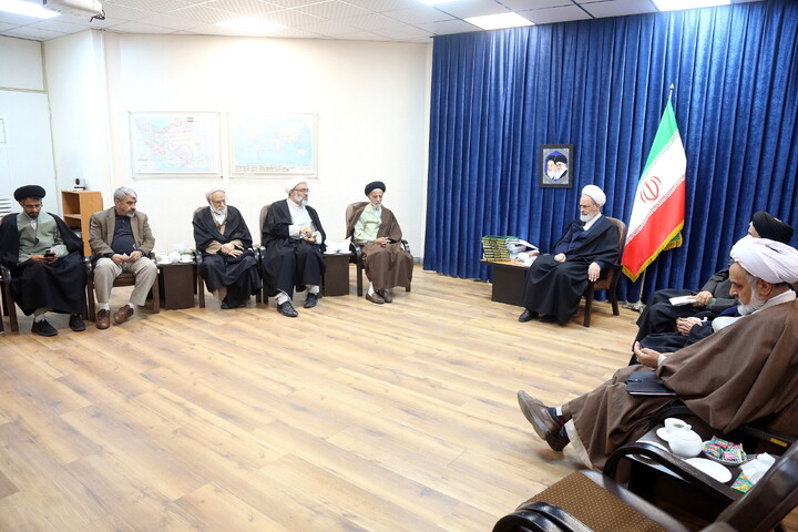 تصاویر/ دیدار اعضای ستاد مرکزی اعتکاف با آیت الله اعرافی