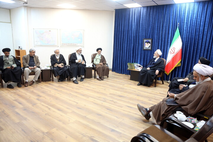 تصاویر/ دیدار اعضای ستاد مرکزی اعتکاف با آیت الله اعرافی