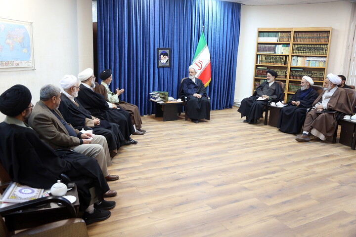 تصاویر/ دیدار اعضای ستاد مرکزی اعتکاف با آیت الله اعرافی