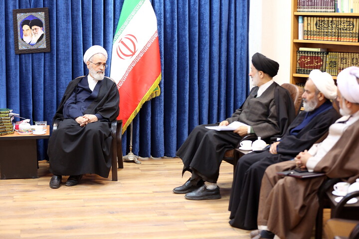 تصاویر/ دیدار اعضای ستاد مرکزی اعتکاف با آیت الله اعرافی