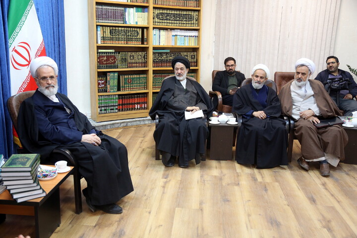 تصاویر/ دیدار اعضای ستاد مرکزی اعتکاف با آیت الله اعرافی